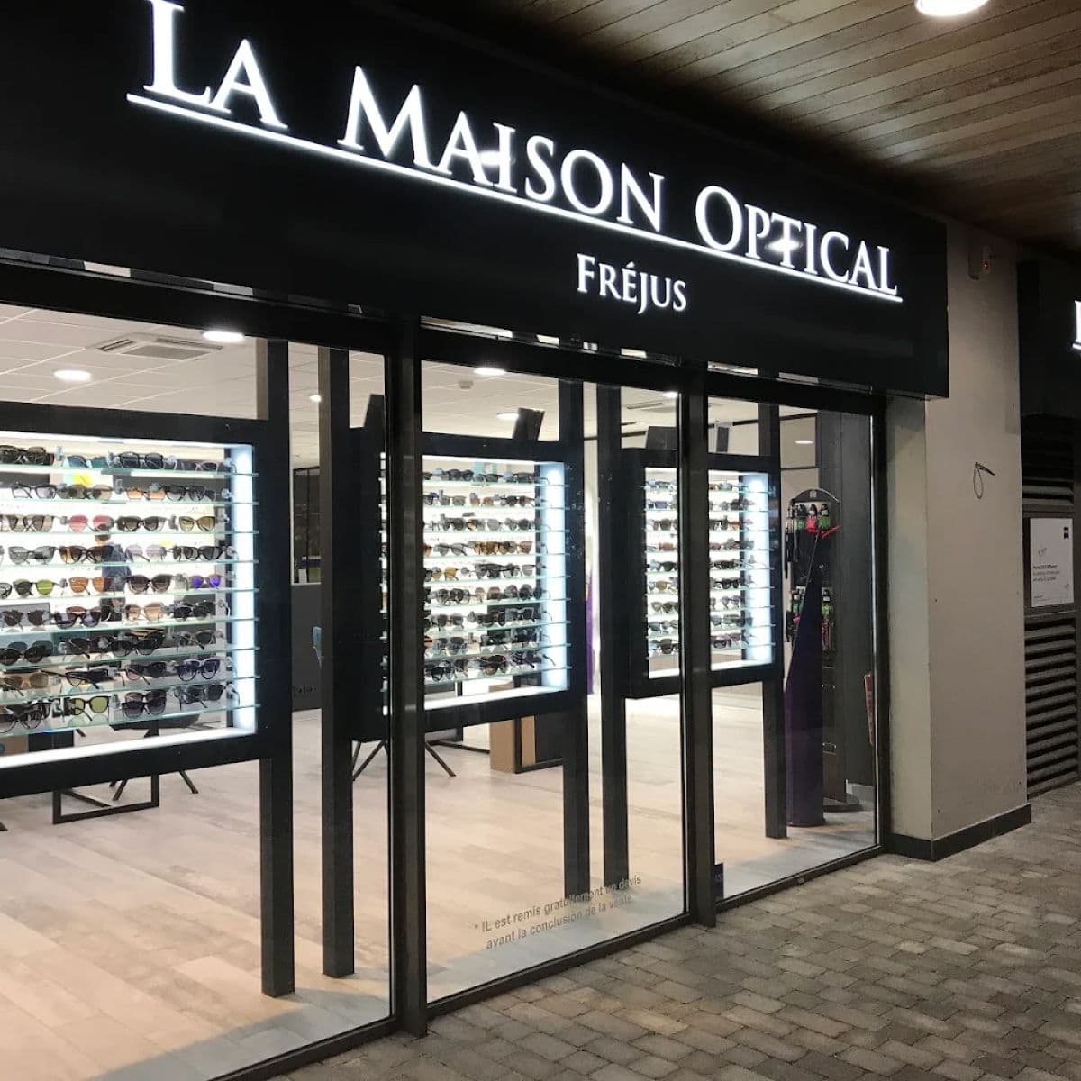 Façade du magasin La Maison Optical à Fréjus